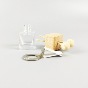 Fournisseur Bouteille de parfum vide carrée en verre pour désodorisant de voiture de 8ml Bouteille de diffuseur de parfum de voiture de décoration de voiture avec clip - Product Image 3