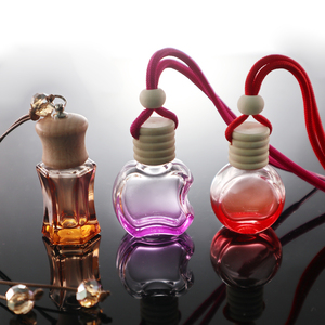 Diffuseur d'<span class=keywords><strong>air</strong></span> de voiture haut de gamme suspendu 5ml 10ml Nouveau design Bouteille en verre ronde <span class=keywords><strong>vide</strong></span> avec <span class=keywords><strong>bouchon</strong></span> à vis en bois - Product Image 4
