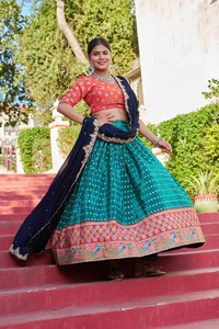 Ensemble Lehenga Choli |   Ensemble Blouse et Dupatta assorti, tenue ethnique indienne pour les fêtes de mariage pour femmes - Product Image 6