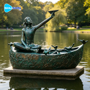 Grande Statua Moderna 3D in Bronzo di Ragazza che Tiene un Aeroplanino, Scultura per Giardino Esterno e Fontana d'Acqua - Product Image 3