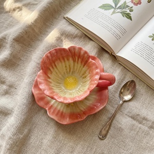 Juego de Taza y Platillo de Cerámica con Forma de Flor en Degradado Rosa Pastel, Superventas y Creativo |   Floral Bonito - Product Image 1