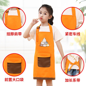 ผ้ากันเปื้อนเด็ก สีส้ม โพลีเอสเตอร์ ขนาดเดียว สายคล้องคอ มีกระเป๋า ใช้ในครัว โรงเรียน - Product Image 1