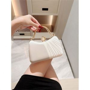 Bolsa de Maquillaje Portátil Transparente con Cierre Reforzado y Estampado Personalizado - Product Image 1