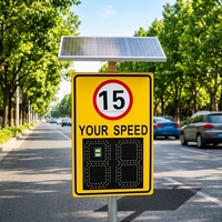 Dispositif d'affichage LED étanche à énergie solaire avec capteur radar Doppler pour la signalisation de limitation de vitesse et la rétroaction sur le trafic