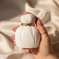 Le fabricant vend des parfums de haute qualité pour femmes arabes, aux senteurs florales et fruitées, douces et longue durée.