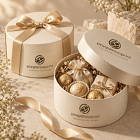 Boîte cadeau de mariage ronde rigide haut de gamme en velours laminé avec estampage personnalisé en feuille d'or et ruban champagne