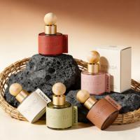 Flacons diffuseurs de parfum en verre rond de luxe de 30 ml, 50 ml et 100 ml pour désodorisants avec bâtonnets et couvercle en bois personnalisé