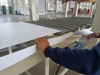 Panneau de mousse de PVC haute densité 4x8ft 3mm feuilles blanches-feuilles de plastique bon marché avec des services de traitement de CNC d'impression de stratification de coupe