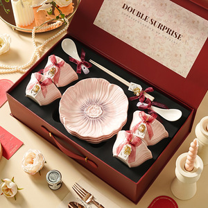 <span class=keywords><strong>Service</strong></span> <span class=keywords><strong>de</strong></span> <span class=keywords><strong>table</strong></span> en céramique <span class=keywords><strong>de</strong></span> luxe <span class=keywords><strong>de</strong></span> style français, motif floral en relief, coffret cadeau, design pétales violets et roses, pour mariage, anniversaire, hôtel, vaisselle <span class=keywords><strong>fine</strong></span> - Product Image 2