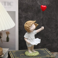 Vente en gros d'objets d'artisanat en résine, Meilleure vente : Figurine de fille à ballon de dessin animé pour décoration intérieure