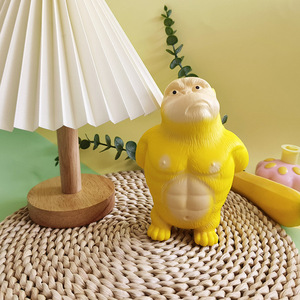 Adorable Gorila de Juguete Blandito de Subida Lenta, Alivio del Estrés, Adorno para Apretar, Juguete de Descompresión para Mesa de Oficina y Hogar - Product Image 3