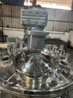 Cuve de mélange à double enveloppe en acier inoxydable SUS316L avec agitateur à engrenages automatique et roulement pour la production de savon et le traitement chimique