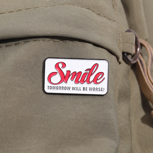 Spilla Smaltata con Citazione Positiva 'Sure Fine Whatever', Distintivo 'Stressed but Blessed', Gioiello Regalo all'Ingrosso - Product Image 3