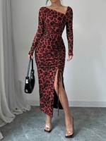 Robe moulante extensible à imprimé léopard pour femme 2026, asymétrique à une épaule, manches longues, froncée, avec cordon de serrage et fente, amincissante, pour le quotidien