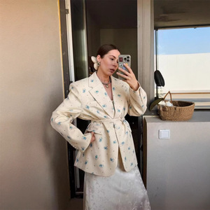 <span class=keywords><strong>Blazer</strong></span> Pendek Wanita Eropa dan Amerika, Model Kerah Berenda dengan Cetakan Dua Warna, Terlaris - Product Image 1