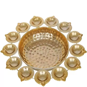 Decoración para el Hogar, Soporte para Urli Diya con Acabado en Latón, Perfecto para Decoración de Festivales Indios y Elegante Exhibición de Lámparas de Aceite para Velas - Product Image 2