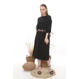 ท็อปช็อปชุดเดรสสีดำ คอโอ ผ้าเครป ผ่าเอว ใส่สบายเป็นธรรมชาติ เหมาะสำหรับใส่ในตอนเย็น - Product Image 1