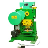 Machine de poinçonnage et de ciselure multifonctions, à Angle, pour travailler le fer et le cisaillement