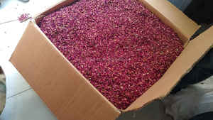 กลีบกุหลาบแดงแห้งธรรมชาติ ยี่ห้อคิง เกรด AA จากปากีสถาน สำหรับชงชาและตกแต่ง - Product Image 3