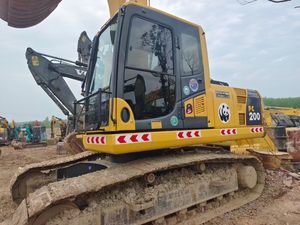 Excavatrice Komatsu PC200 d'occasion, modèle 2020, poids opérationnel de 12,5 tonnes, composants essentiels inclus, rapport fourni, à bon prix - Product Image 4