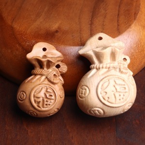 Llavero de madera de durazno con bolsa de la suerte, soporte para monedas grabado, colgante de madera portátil estilo chino, artesanía. - Product Image 1