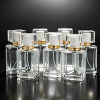 Vente en gros de flacons de parfum carrés en verre transparent de 30 ml, base épaisse, flacon de parfum vide avec bouchon carré, logo personnalisé, emballage de parfum