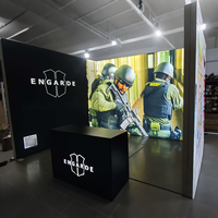 Stan Pameran Peralatan Keamanan Berbentuk L dengan Meja Resepsi Berlampu dan Display Sudut