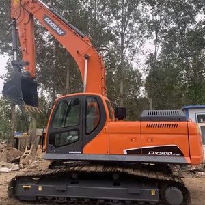 Excavatrice d'occasion Doosan DX300LC-9C, engin lourd de taille moyenne-grande pour les travaux de terrassement et les projets miniers en carrière - Product Image 4
