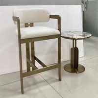 Tabouret de bar commercial de luxe léger de style nordique avec structure métallique, assise rembourrée, dossier, accoudoirs circulaires, design haut dossier, moderne