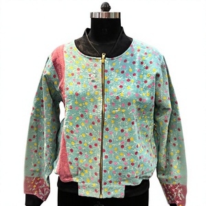 Chaqueta Bomber Kantha para Mujer, Acolchada con Parches Florales Rajasthani, 100% Algodón, Transpirable, Diseño Boho Vintage - Product Image 1