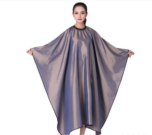 Poliestere impermeabile parrucchieri abito Hair Styling Cape trucco grembiule abito <span class=keywords><strong>da</strong></span> taglio per capelli per Salon Home barbieri mantelle per bavaglini - Product Image 2