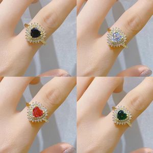 Anillo de Diseño Retro Lujoso y Moderno de Cristal 2025, Anillo de Amor con Sentido de la Elegancia para Personas Mayores - Product Image 2