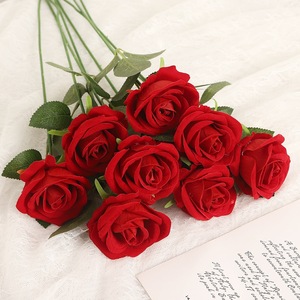 Vente chaude Rose artificielle en soie Rose à longue tige Rose au toucher réel Rose <span class=keywords><strong>blanche</strong></span> pour les fleurs décoratives de mariage - Product Image 1