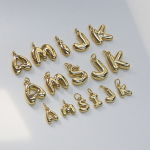 Breloque personnalisée en or 18 carats avec alphabet grec, breloques lettres de sororité en or et argent, accessoires - Product Image 1
