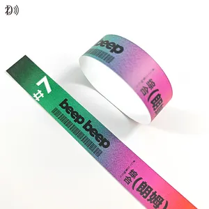 Commercio all'ingrosso impermeabile stampabile Festival braccialetto di carta monouso Tyvek RFID id braccialetto con codice a barre per evento del partito