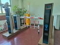 2 ans de garantie Système de porte automatique de barrière de boom de parking avec la machine de billet de stationnement de voiture