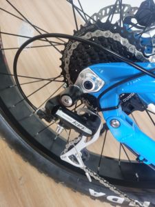 Vélo électrique tout-terrain personnalisable <span class=keywords><strong>1000W</strong></span> à <span class=keywords><strong>moteur</strong></span> central, pneus larges, 48V 17.4Ah, suspension intégrale 4 points - Product Image 3