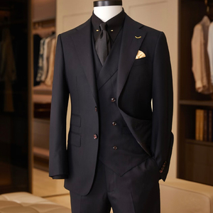 Abito da <span class=keywords><strong>uomo</strong></span> in lana nero notte a righe sottili OEM ODM Premium con revers a notch, <span class=keywords><strong>blazer</strong></span> formale di lusso per matrimoni e ufficio - Product Image 2