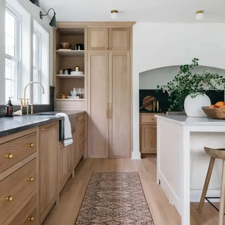 सीबीएममार्ट अनुकूलित लकड़ी का लिबास पूर्ण फ्लैट पैनल किचन कैबिनेट व्हाइट आइलैंड के साथ आधुनिक किचन डिजाइन कैबिनेट