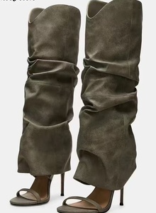 <span class=keywords><strong>Stivali</strong></span> da <span class=keywords><strong>donna</strong></span> western tinta unita slip-on alti fino <span class=keywords><strong>al</strong></span> <span class=keywords><strong>ginocchio</strong></span> con punta aperta, tomaia plissettata, tacco alto e taglio a V con fascia singola - Product Image 3
