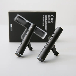 Clip d'évent de parfum de voiture de Offre Spéciale Clip d'évent cylindrique de diffuseur de voiture d'huile essentielle avec des bâtons de recharge - Product Image 4