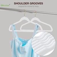 Prix bas en gros Perchas Ganchos Para Ropa 45x25x0.5cm cintres en velours blanc antidérapant cintres pour adultes avec crochets dorés