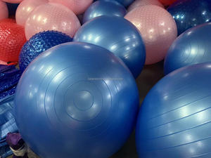 Ballon de yoga anti-éclatement en PVC souple écologique de 65 cm pour la grossesse, l'accouchement et l'entraînement physique en salle de sport, avec pompe et bouchon BSTAR - Product Image 4