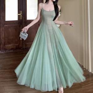 Vestido verde sin espalda de malla con tirantes, estilo acampanado, capa transparente, estilo vacaciones de verano, talla grande, cola capilla, largo hasta el suelo, con pedrería - Product Image 3