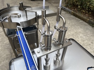 เครื่องบรรจุขวดอัตโนมัติสำหรับขวดแก้ว บรรจุของเหลว <span class=keywords><strong>ป</strong></span>ิดฝา สำหรับเซรั่ม น้ำมัน น้ำหอม <span class=keywords><strong>ป</strong></span>ริมาณ 10-200 มล. - Product Image 3