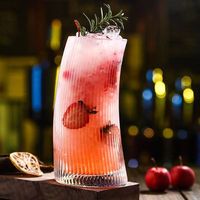 Verre en verre rayé résistant à la chaleur en forme de croissant pour boissons froides, café, whisky – Style tendance pour bar à domicile et réseaux sociaux