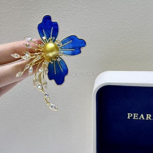 Autumn Winter Hot Selling Nanyang Gold Pearl Breast <b>Flower</b> Luxury High-End Chest Decoration Blue <b>Flower</b> <b>Light</b> Fashion Brooches - Product Image 5