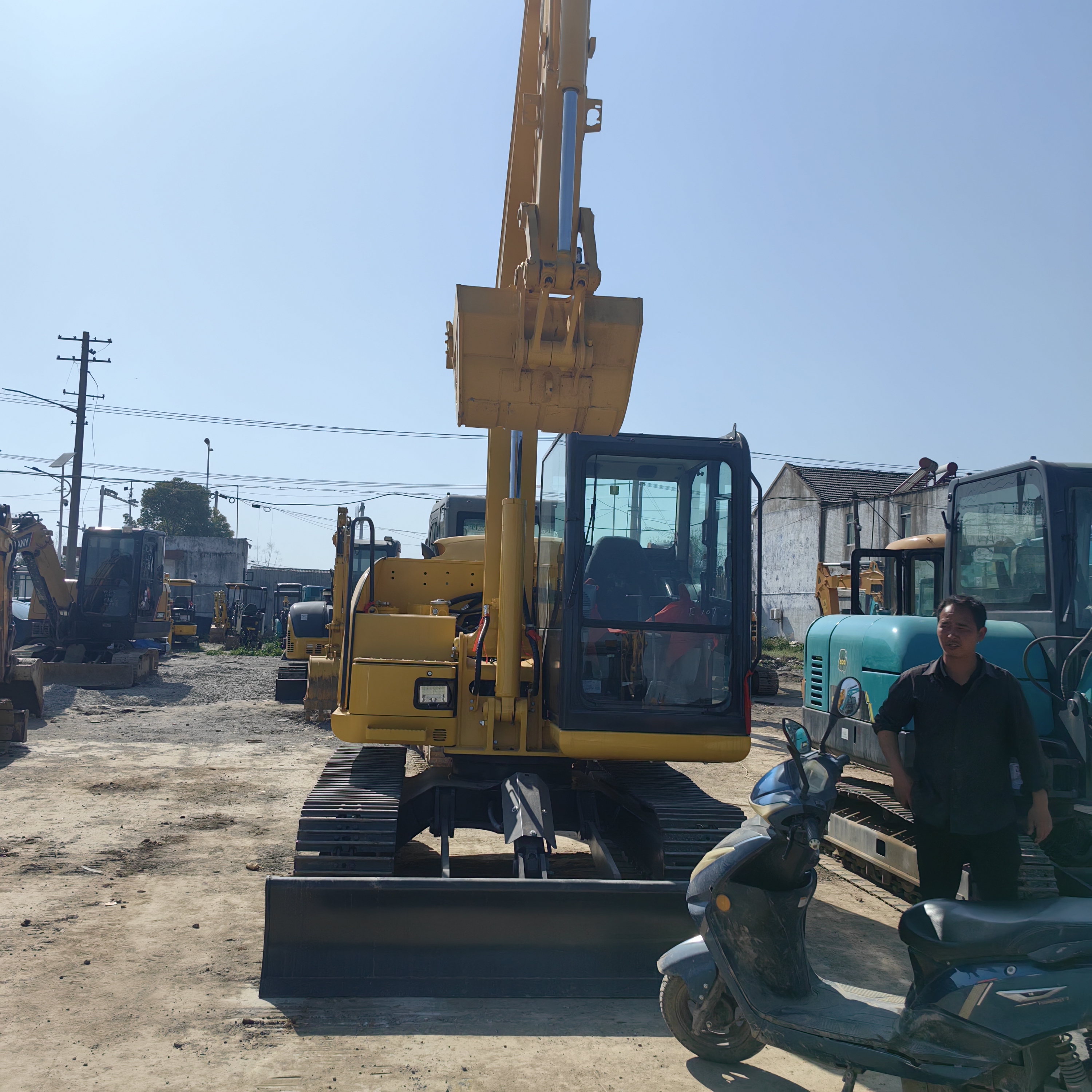 90% новый экономичный прочный сельскохозяйственный бытовой 6 тонн Komatsu PC60 б/у гусеничный гидравлический экскаватор 6 тонн для продажи