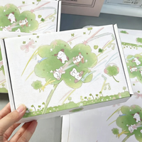 Boîte d'expédition portable en carton ondulé motif chien de dessin animé trèfle vert, écologique et réutilisable, gaufrage tendance pour cadeaux et bijoux