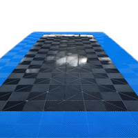 Carreaux de sol de garage en PVC robuste avec installation par clic Revêtement de sol automobile résistant à l'usure pour villas et ateliers